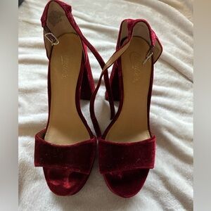 Red velvet heels, candies